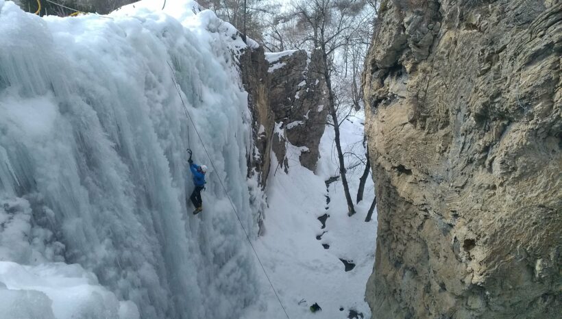 Yoga et cascade de glace