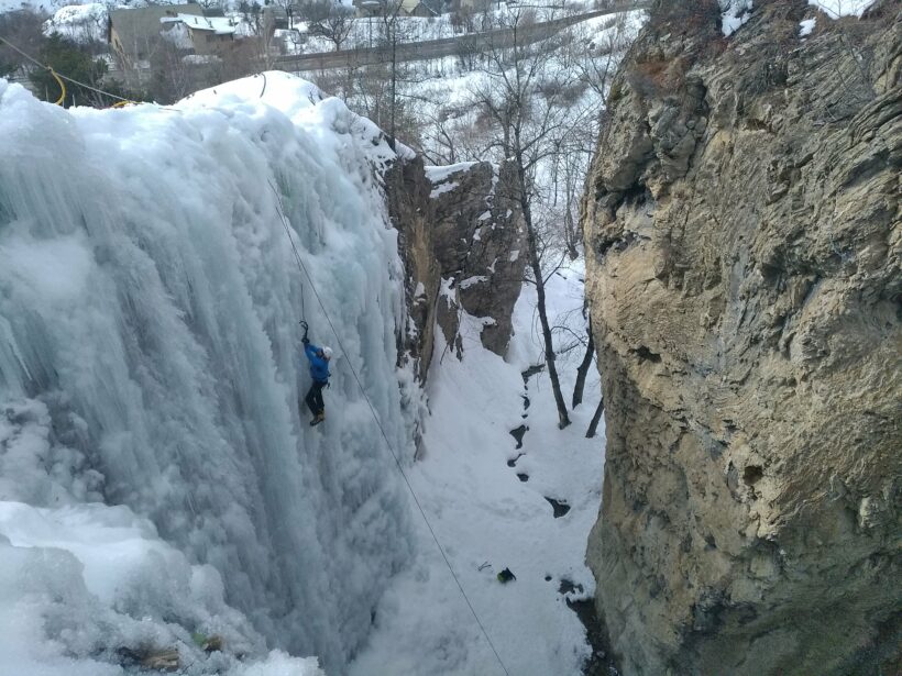 Yoga et cascade de glace